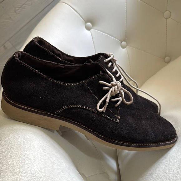Brown and Tan Oxfords with Classic Lacing and Comfortable Fit - Picture 7 of 9